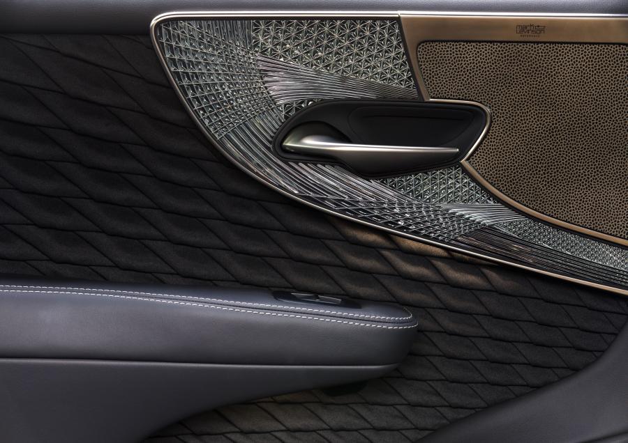 Детали интерьера Lexus LS500h AWD 2017 года  (NA) (фото 85 из 96)